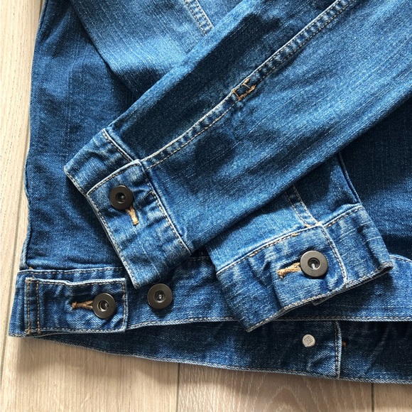 Uniqlo Classic Jean Jacket in Blue - Picture 4 of 11